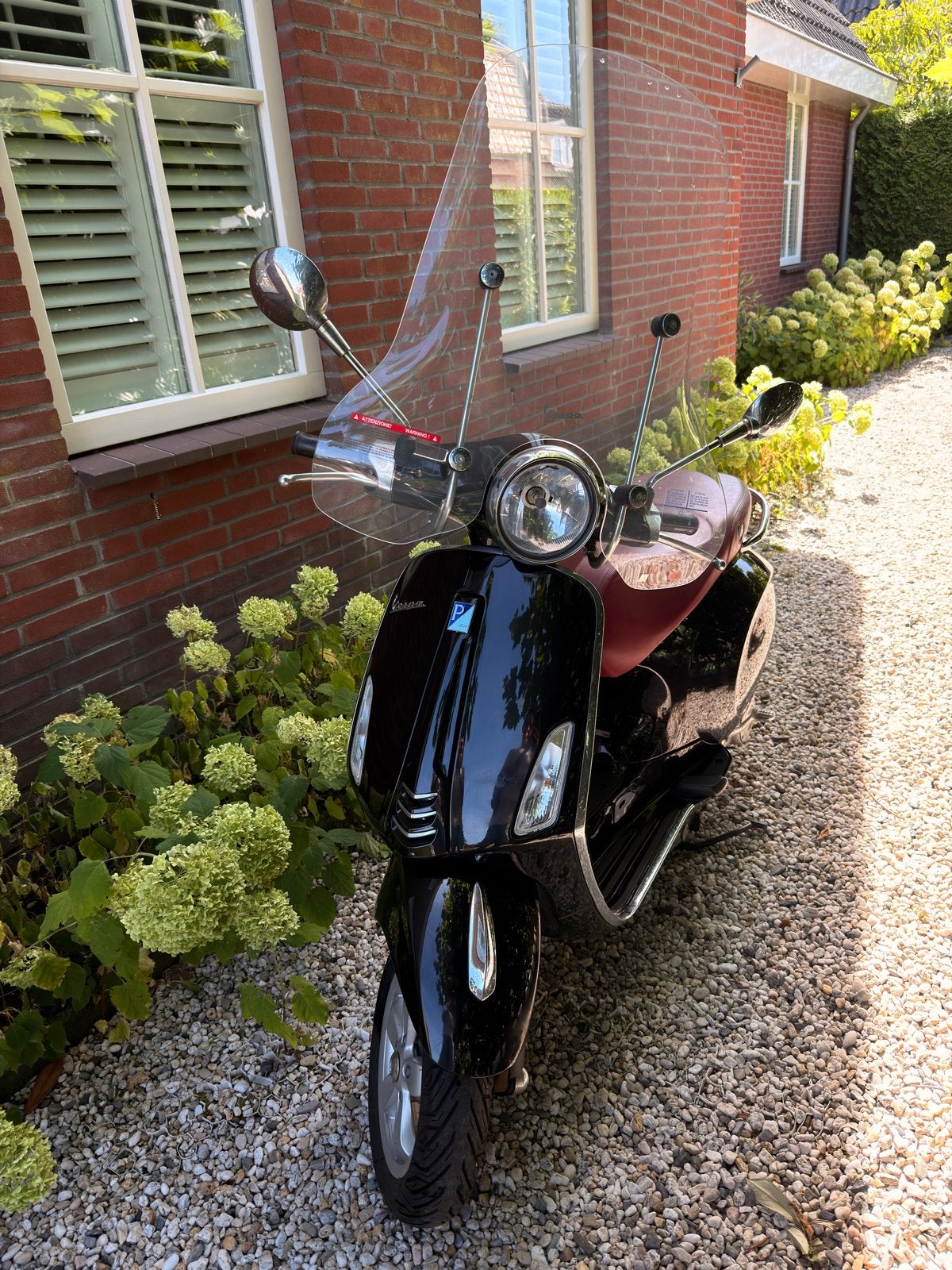 Geweldige Vespa Primavera 45 km/u - Zwart met rood zadel, Fietsen en Brommers, Ophalen, Gebruikt, Overige modellen, Maximaal 45 km/u