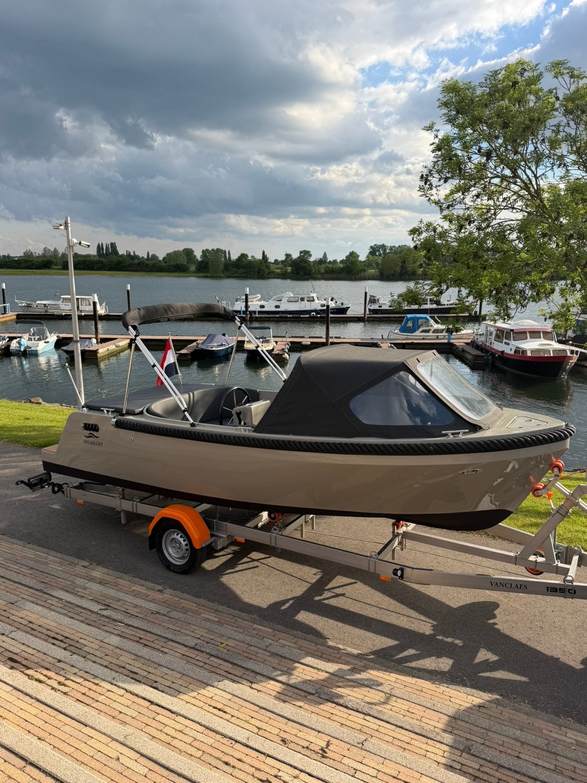 Meersloep 600 honda 20pk luxe opties nieuwstaat bouwj 021, Ophalen, Zo goed als nieuw, Meersloep, Antifouling