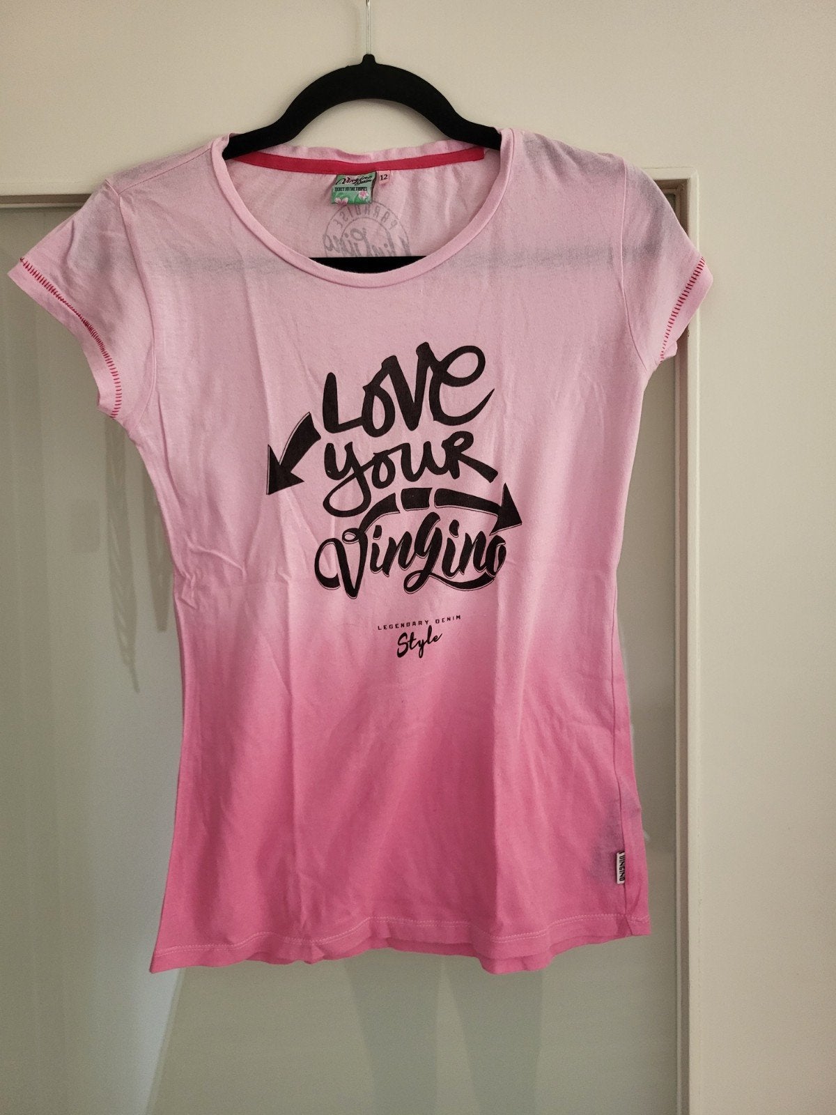 Vingino roze T-shirt maat 152 (12 jaar) - Zo goed als nieuw, Kinderen en Baby's, Kinderkleding | Maat 152, Meisje, Ophalen of Verzenden