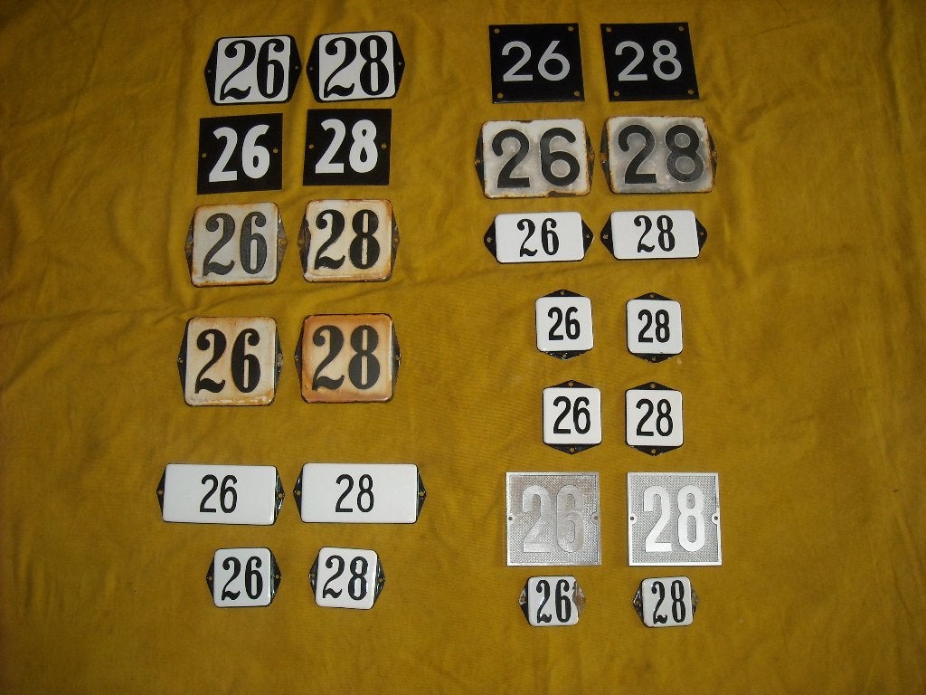 oud emaille huisnummer 26 en 28 ook 27 29 30 31 32 33 34 35, Antiek en Kunst, Ophalen of Verzenden
