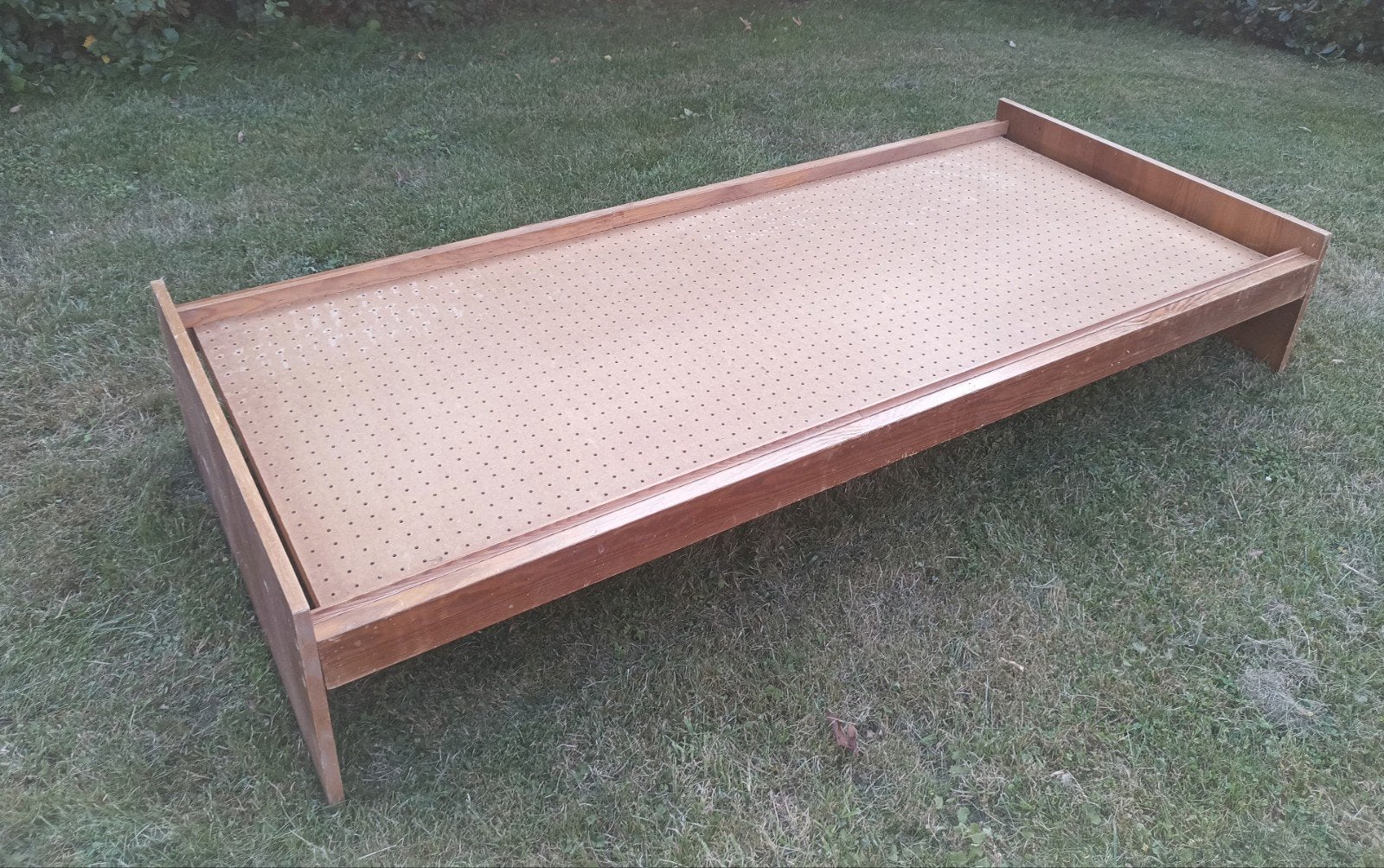 Kinderbed/Logeerbed Houtfineer met geperforeerde bodem, Ophalen, Gebruikt, 90 cm, Eenpersoons