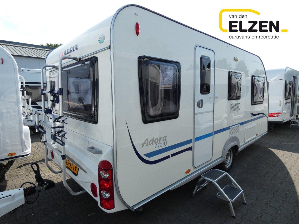Adria Adora 472 LU Mover, voortent, fietsdr., Caravans en Kamperen, Caravans, Rondzit, Schokbreker, Bedrijf, 750 - 1000 kg