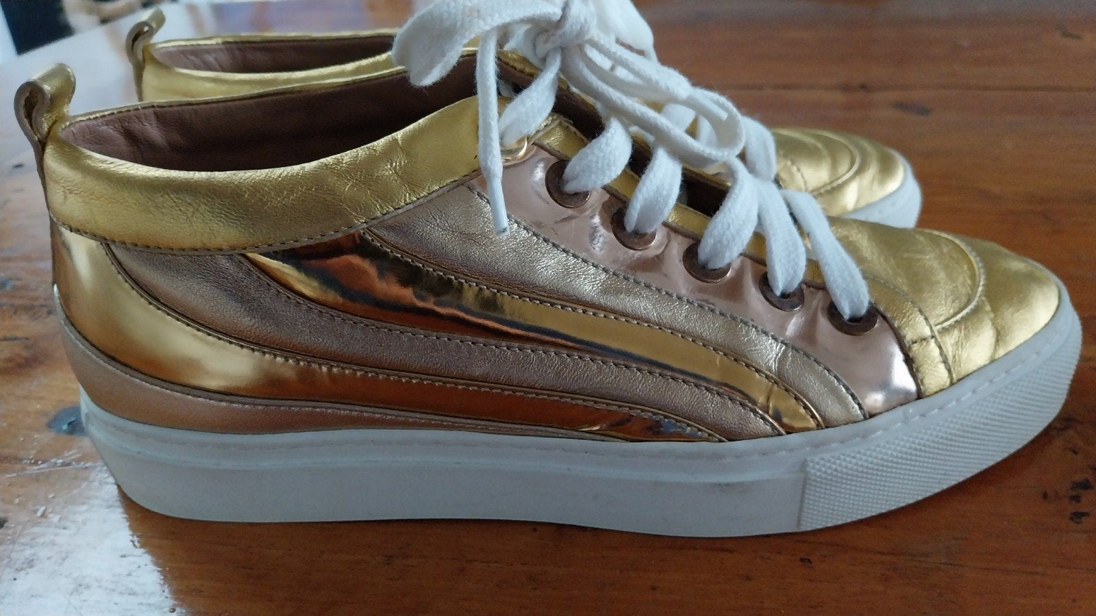 Laurence Dacade gouden sneakers. Maat 39., Kleding | Dames, Overige kleuren, Ophalen of Verzenden, Laurence Dacade, Sneakers of Gympen