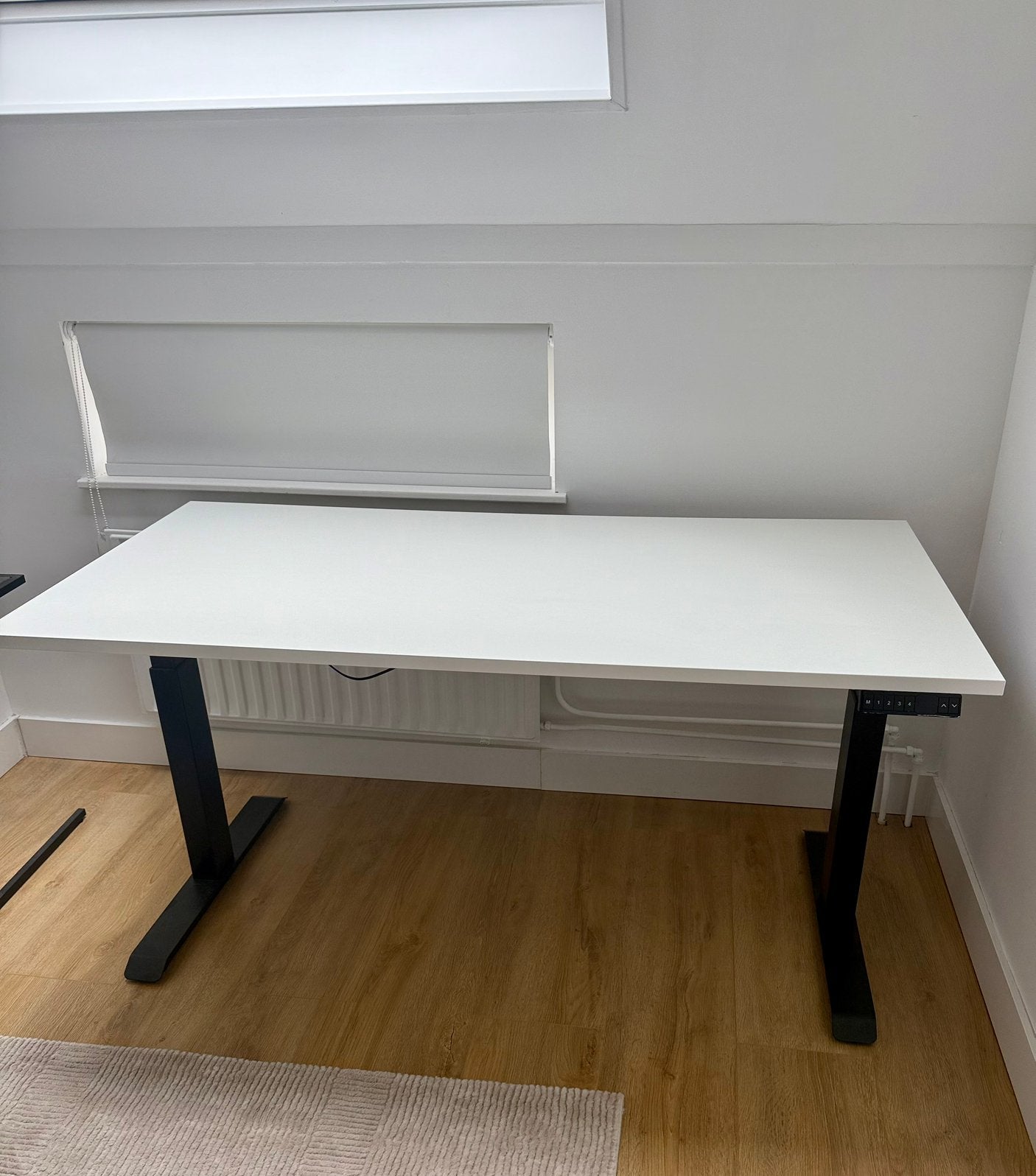Elektrisch verstelbaar bureau, Ophalen, Elektrisch, Zo goed als nieuw