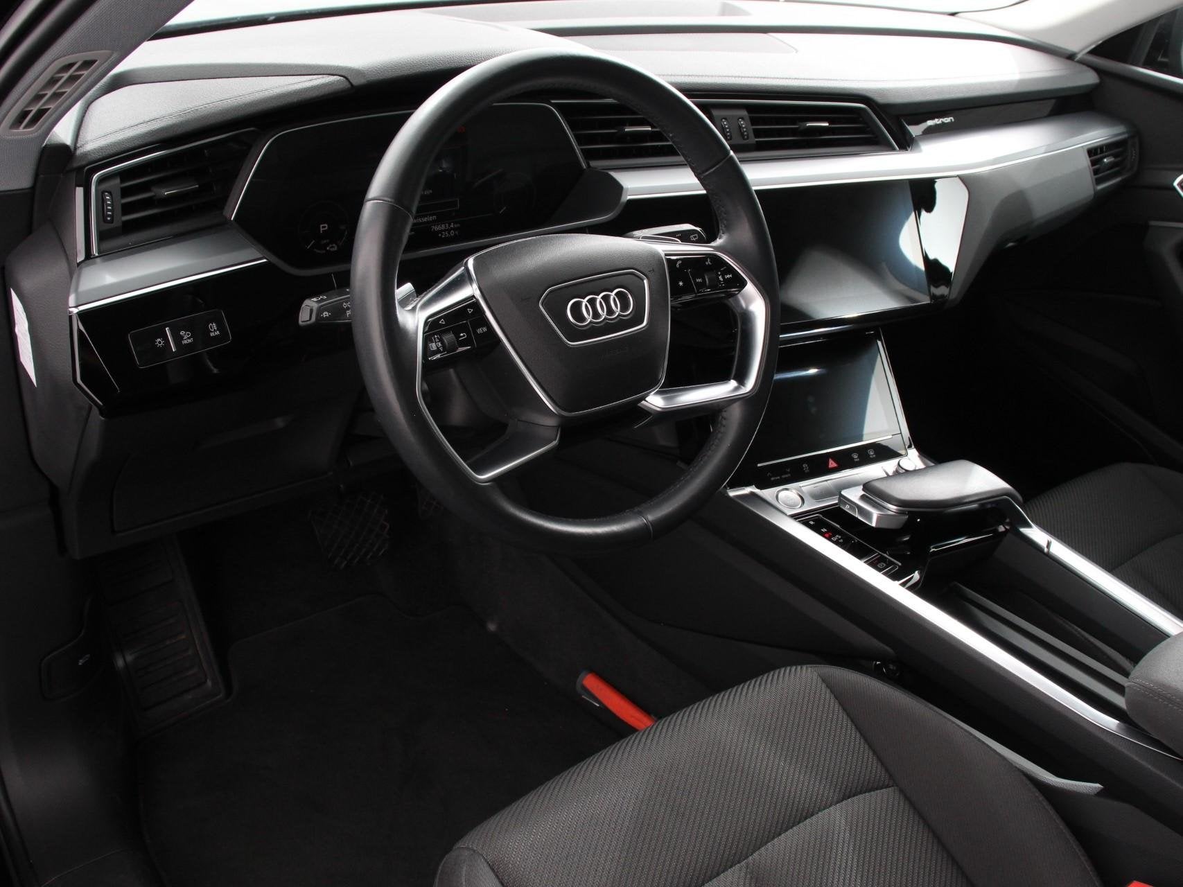 Audi e-tron e-tron 50 quattro Launch edition SOH 92,9% Navig, Auto's, Automaat, Stof, 71 kWh, Zwart