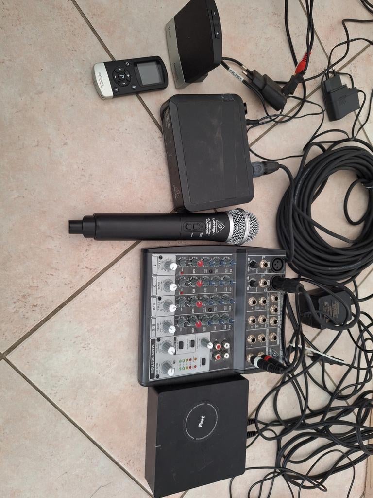 Behringer Xenyx 802 Mixer met draadloze microfoon set, Muziek en Instrumenten, Mengpanelen, Ophalen of Verzenden, Gebruikt, Minder dan 5 kanalen