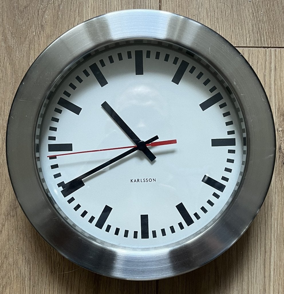 Wandklok - Karlsson - 20cm - Chrome - Digitaal, Verzenden, Zo goed als nieuw, Digitaal, Wandklok
