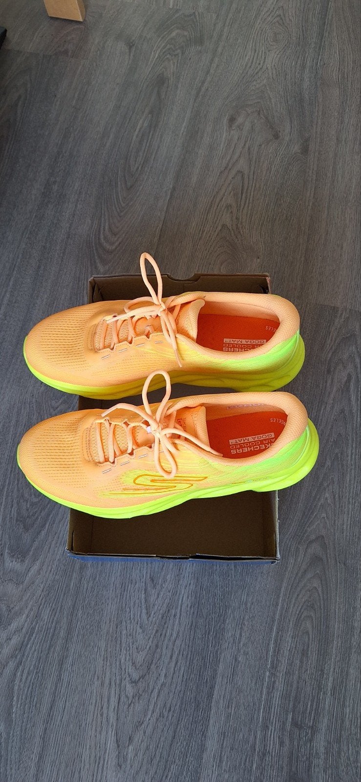 Skechers GO RUN Swirl Tech Sneakers Neon Maat 41, Skechers, Oranje, Ophalen of Verzenden, Sneakers of Gympen