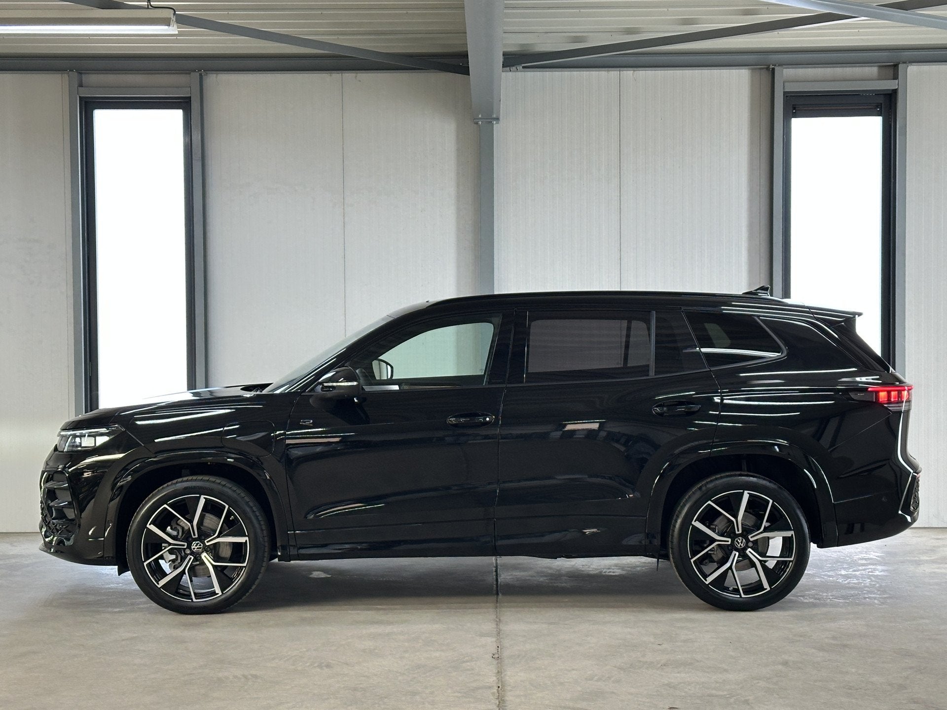 Volkswagen Tayron 1.5 eHybrid R-Line Edition 272pk | Groot s, Auto's, Zwart, 4 cilinders, Leder en Stof, Zwart