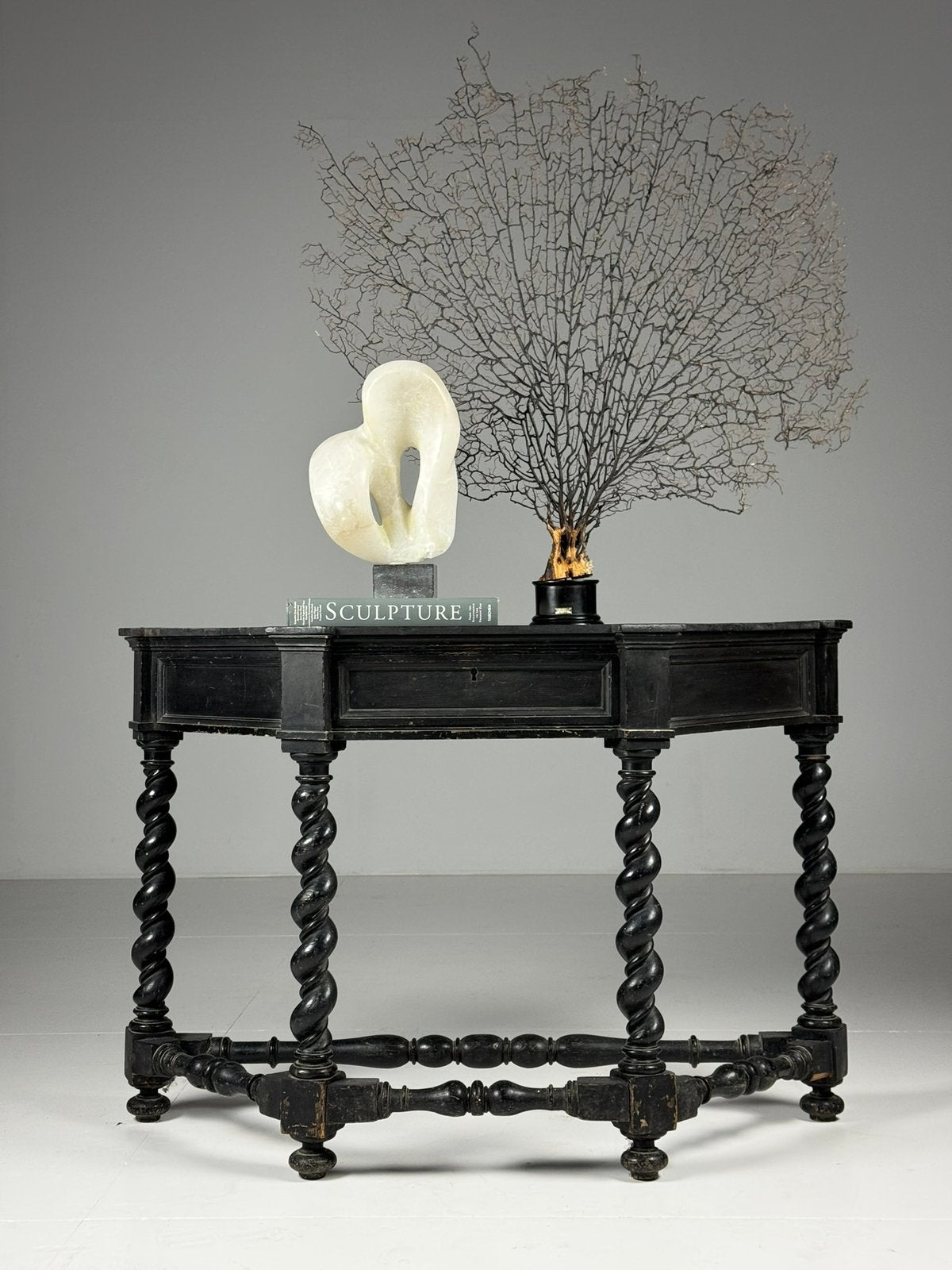 Sidetable 19e eeuw zwart