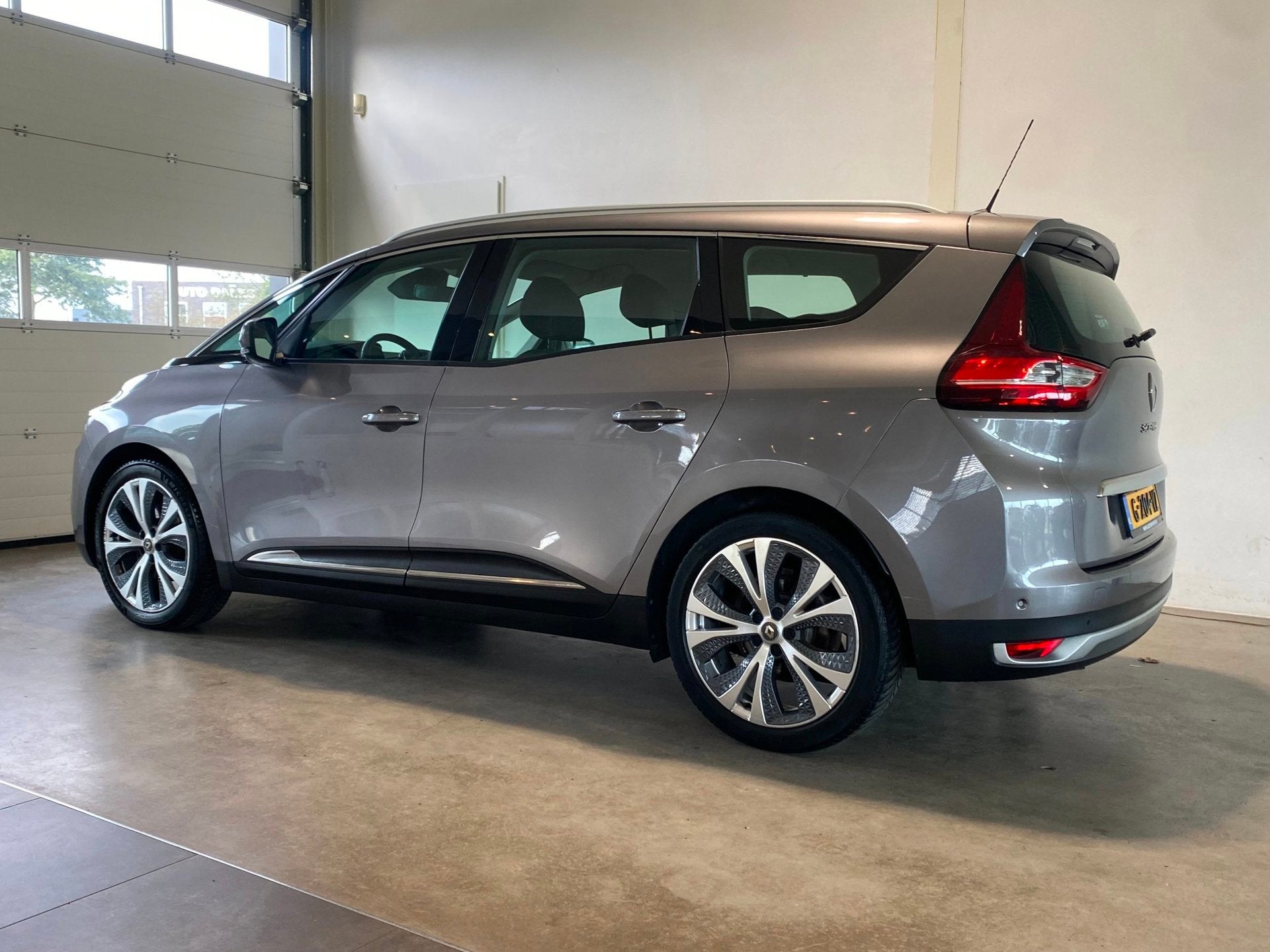 Renault Grand Scénic 1.3 TCe Limited 7 persoons, Voorwielaandrijving, Gebruikt, Euro 6, 1850 kg