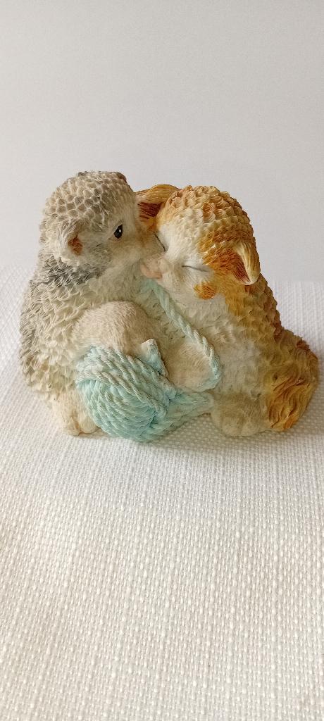Vintage set: 2x Katten beeldjes met wol (jaren '90), Verzamelen, Beelden en Beeldjes, Ophalen of Verzenden, Zo goed als nieuw