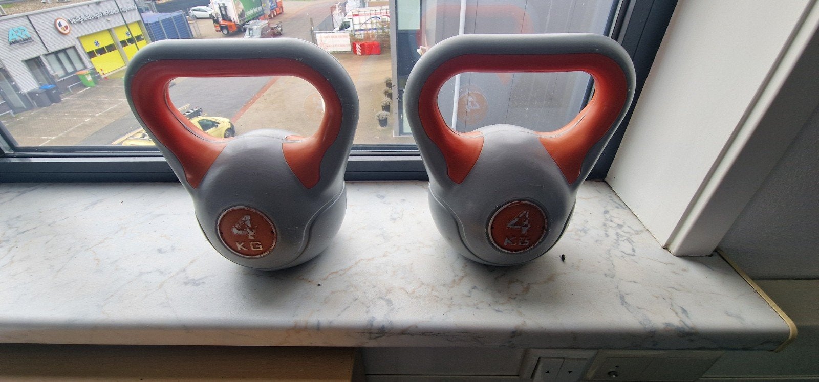 Set van 2 Kettlebells - 4 kg per stuk, Ophalen, Gebruikt, Kettlebell