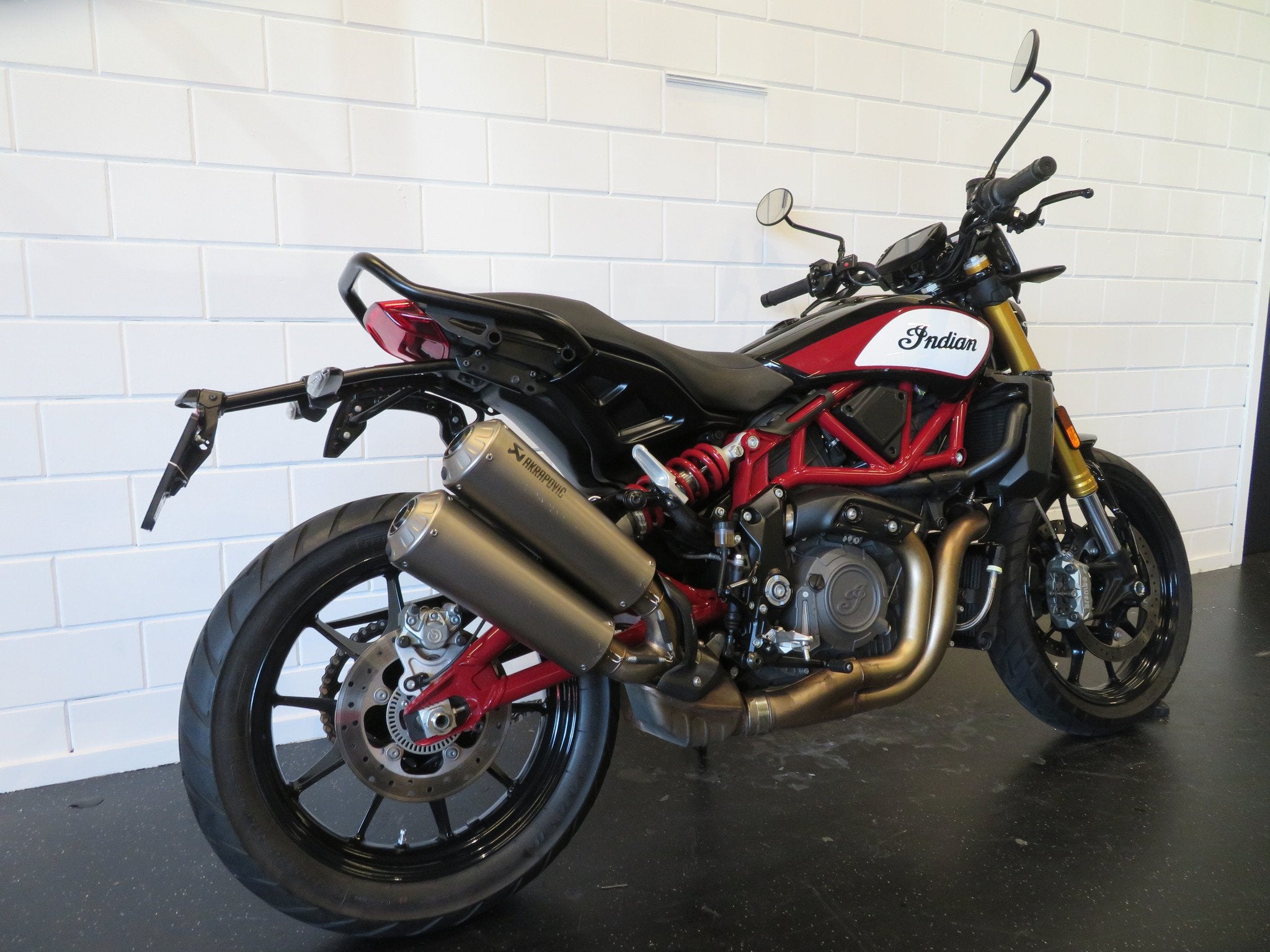 Indian FTR 1200 S RACE AKRA NIEUWSTAAT (bj 2019), Motoren, Motoren | Overige merken, Bedrijf, 1200 cc, INDIAN, Naked bike