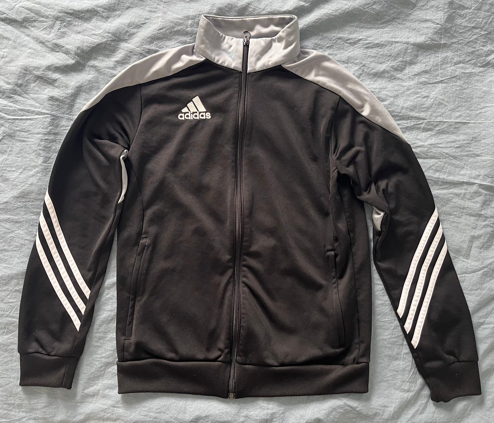 Adidas 3 Stripes trainingsjack mt 164 sportjas trainingsjas, Ophalen of Verzenden, Zo goed als nieuw, Jongen of Meisje, Jas