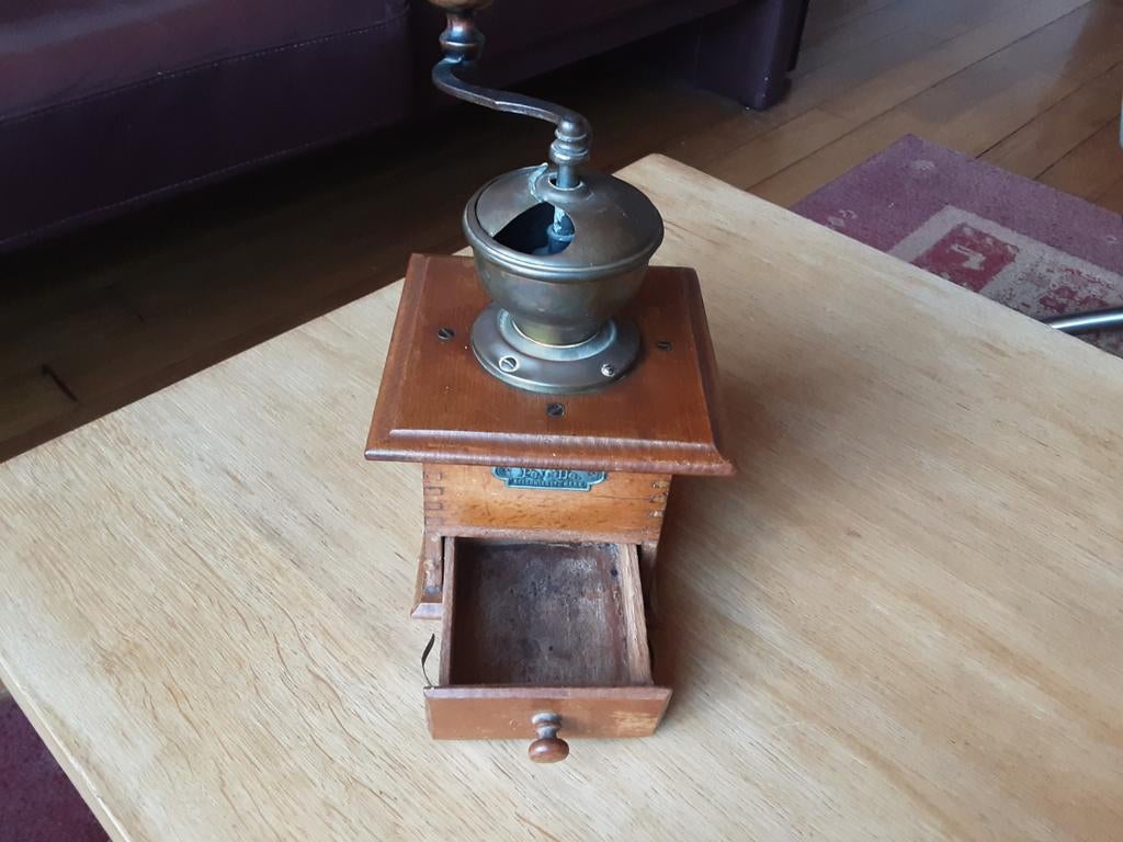 Antieke koffiemolen uit ca 1875 Pe De, Ophalen of Verzenden