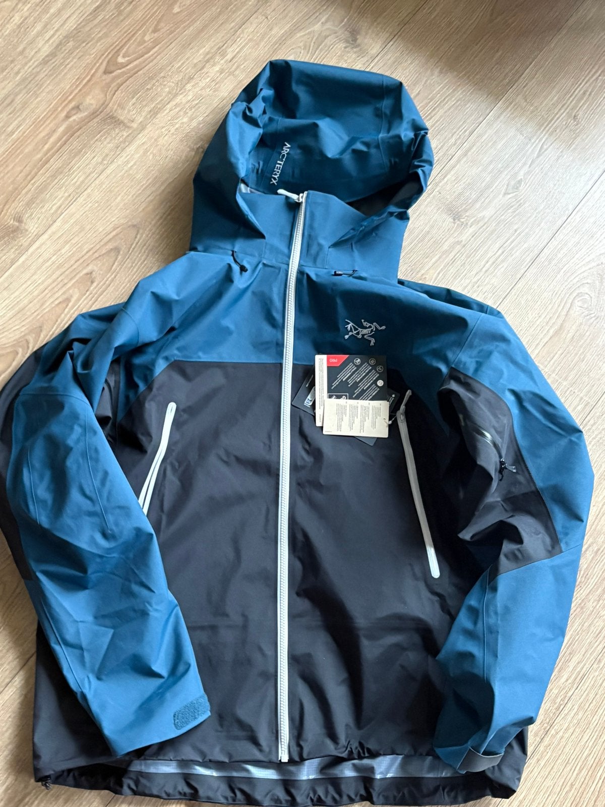 Arc’teryx Beta AR Regenjas - XL - Zwart/Blauw - Nieuw, Ophalen of Verzenden, Nieuw, Maat 56/58 (XL), Meerkleurig