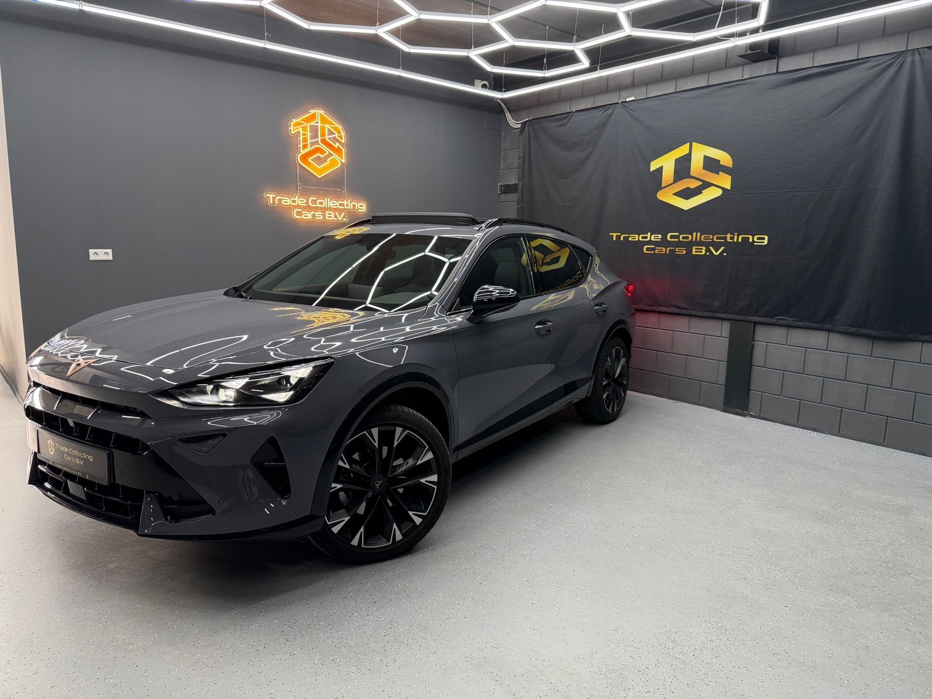 CUPRA Formentor 1.5 TSI e-Hybrid PANO-KEYLESS-CAM-ACC-CARPLA, Auto's, Dealer onderhouden, 1498 cc, Zwart, 4 cilinders