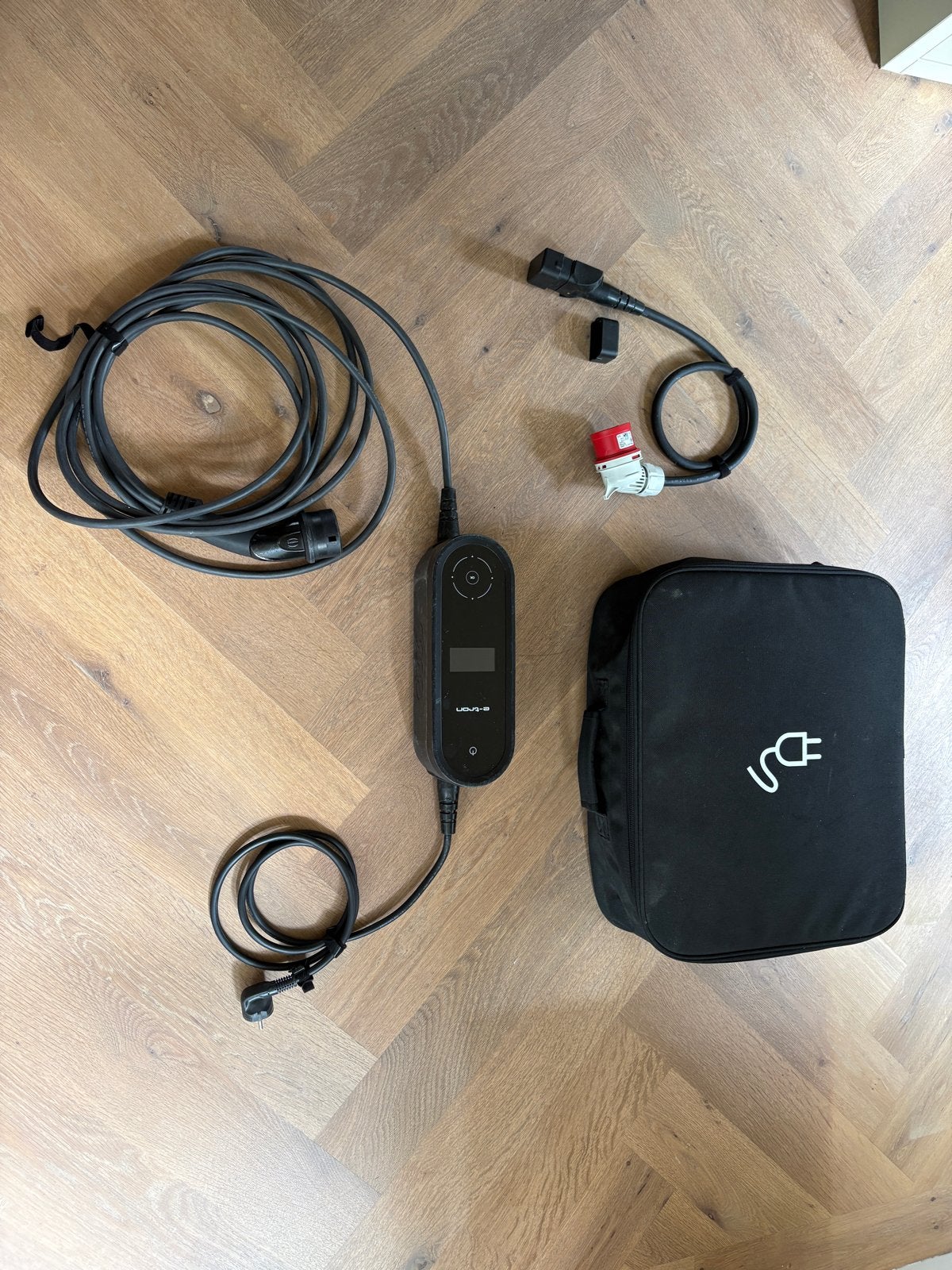 Audi thuislader met adapter (e-tron/plugin hybride), Ophalen, Zo goed als nieuw