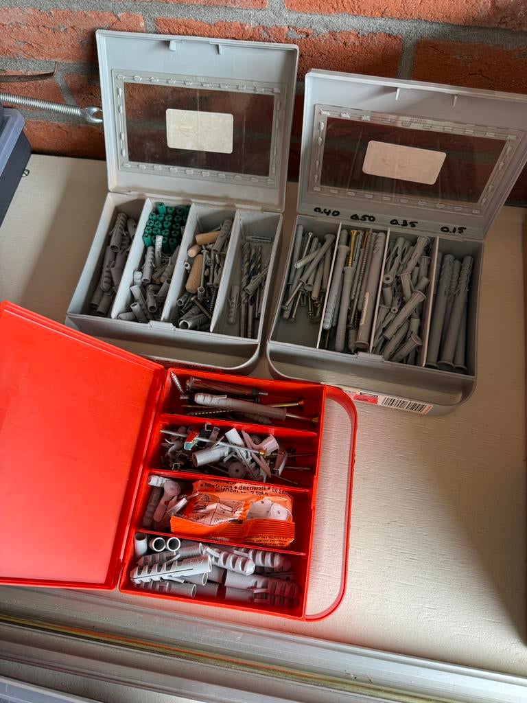 Diverse pluggen | 3 doosjes vol | Fischer, Ophalen, Zo goed als nieuw