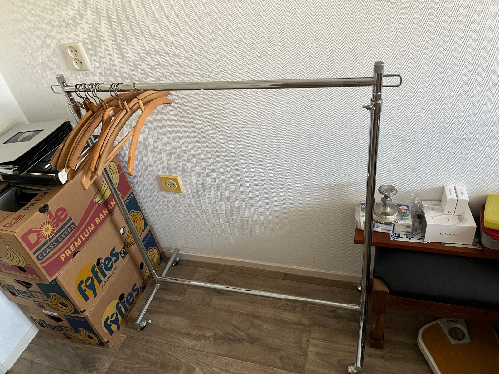 Verrijdbaar kledingrek van metaal, Kleding | Dames, Kledinghangers, Ophalen of Verzenden, Gebruikt, Metaal, Volwassenen