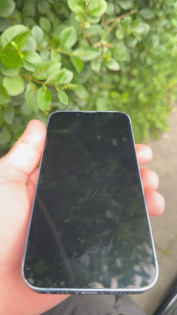 iPhone 14 Blauw - 128GB - Batterij 78% - Barsten achterkant, Telecommunicatie, Mobiele telefoons | Apple iPhone, Ophalen, 128 GB