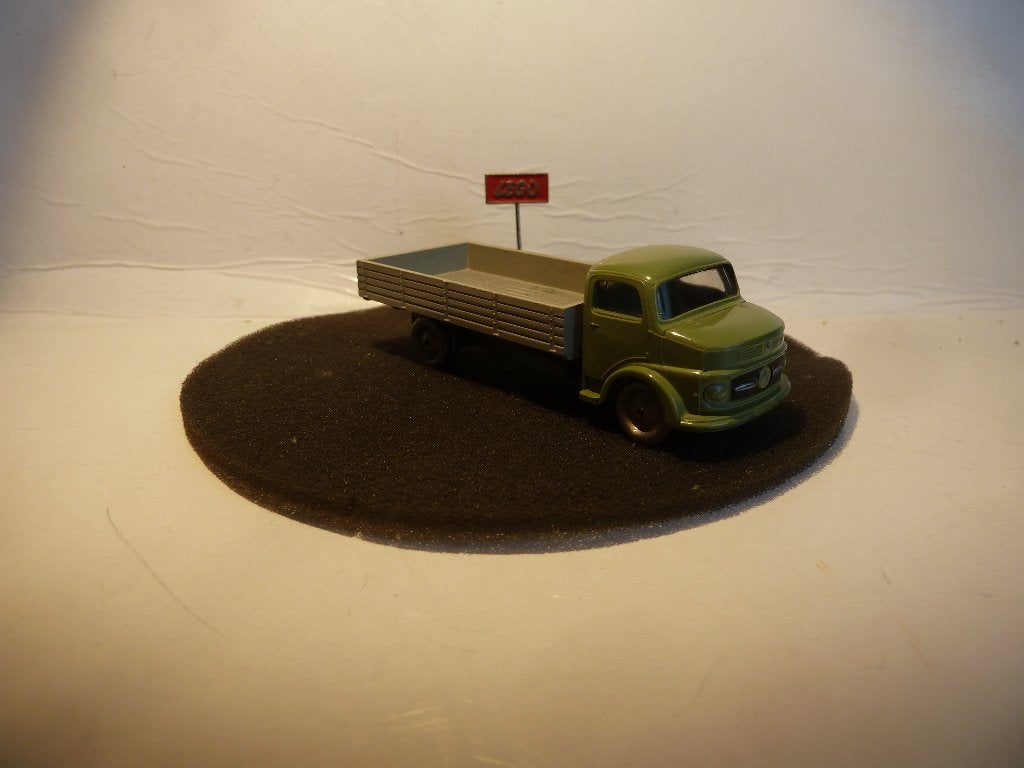 LEGO MERCEDES BENZ TRUCK.        MINT en voor € 20.=, Overige thema's, Lego, Overige typen, Nieuw