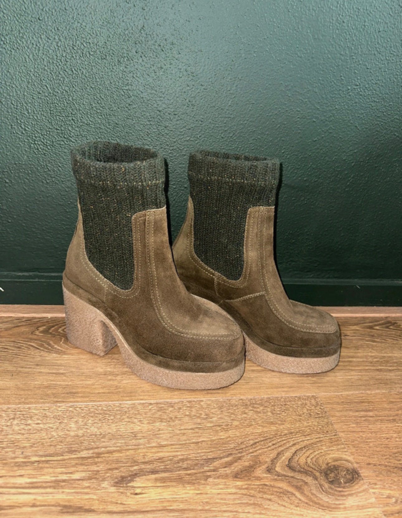 Sacha Khaki suède enkellaarsjes met plateauhak/ sock boots, Kleding | Dames, Ophalen, Lage of Enkellaarzen, Nieuw, Groen