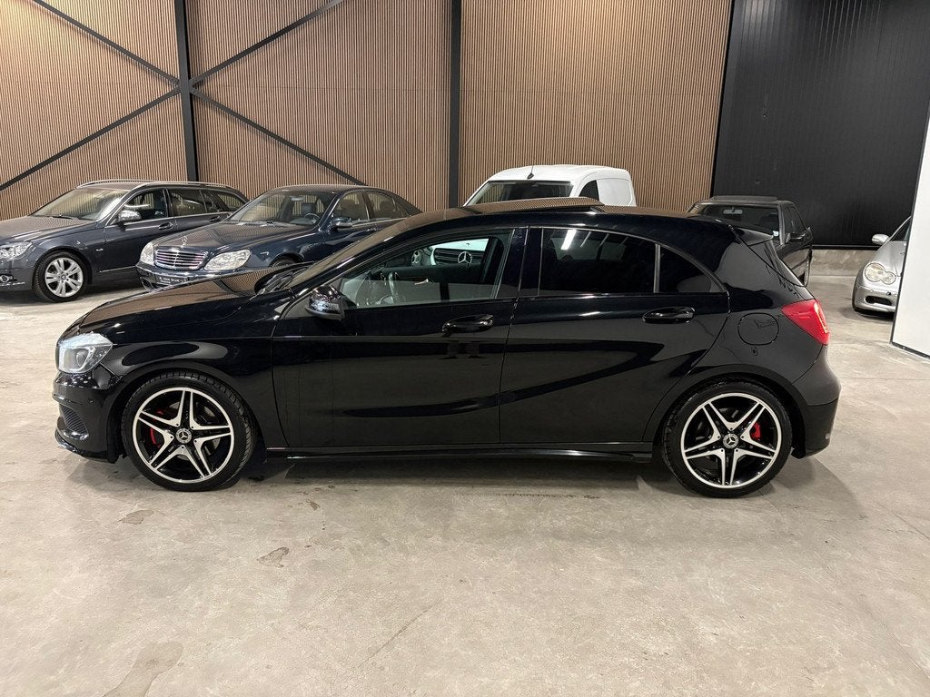 Mercedes-Benz A-klasse 250 AMG Sport Night Edition Pano Navi, Auto's, Mercedes-Benz, 1345 kg, Gebruikt, 4 cilinders, Zwart