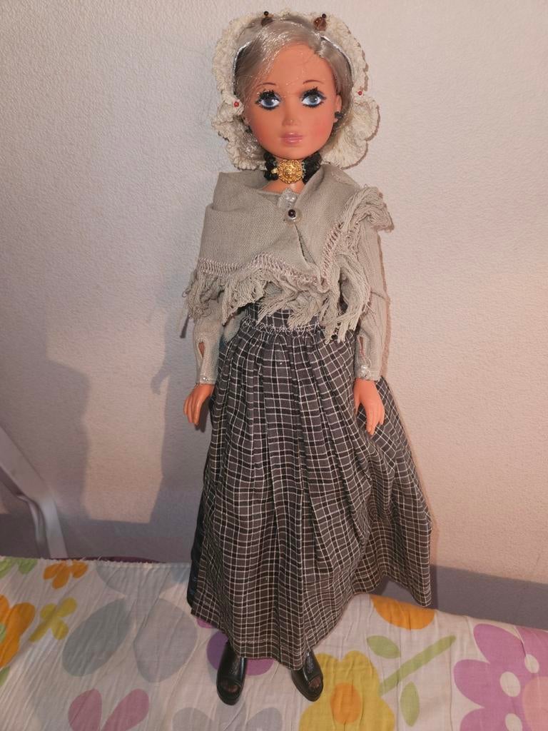 Verzamelen popen kleding dracht, Verzamelen, Poppen, Ophalen of Verzenden, Kleertjes
