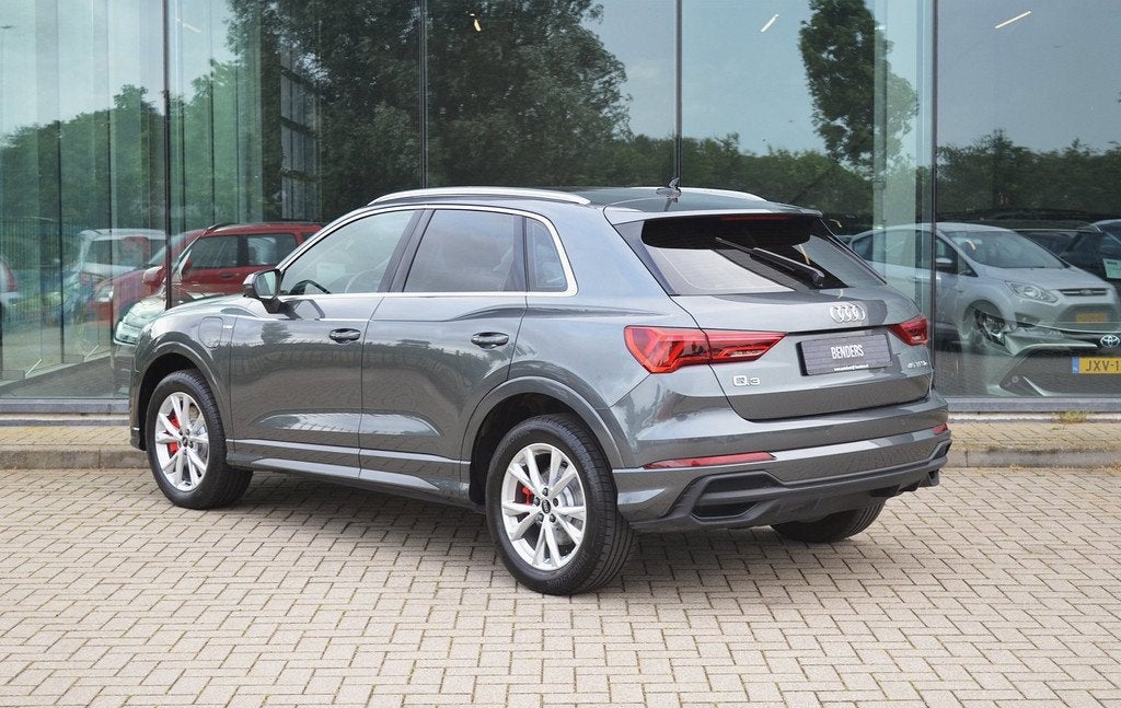 Audi Q3 45 TFSI e S-line | Trekhaak | Automaat | Elek. achte, Stof, Gebruikt, Zwart, 4 cilinders