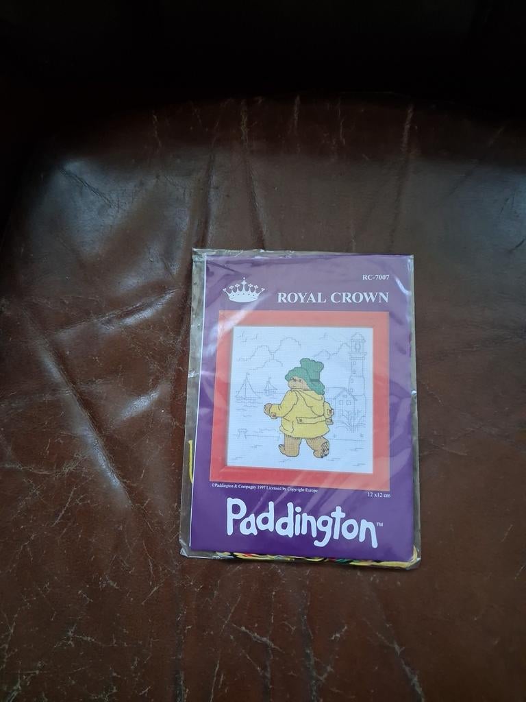 Te koop borduur pakketje paddington afm. 12x12cm., Ophalen of Verzenden, Borduurpakket