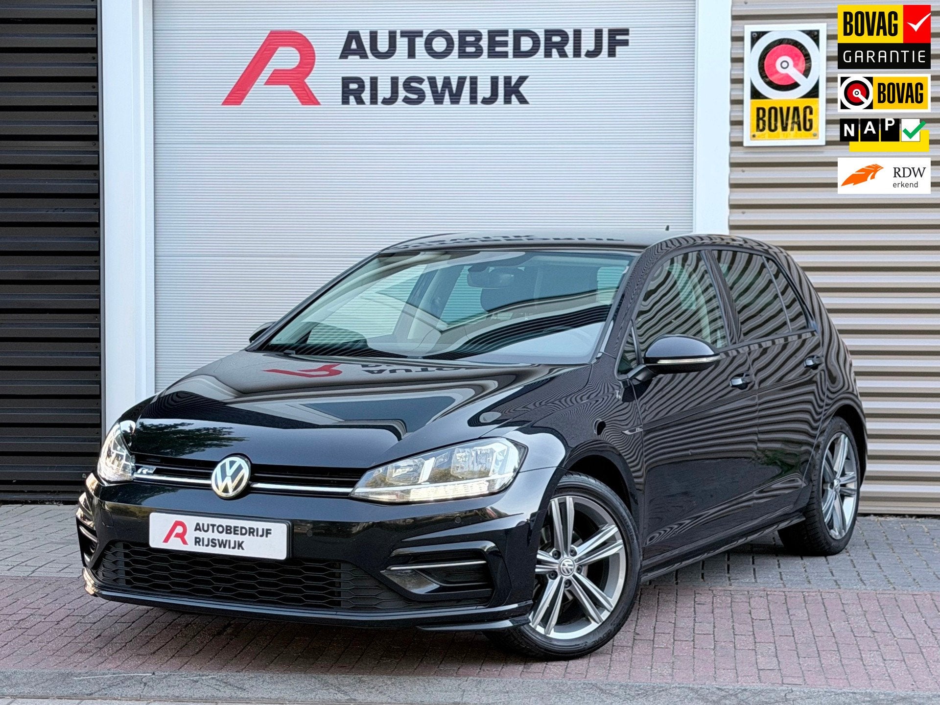 Volkswagen Golf 1.0 TSI R-Line Virtual/AppleCarPlay/Acc, Auto's, Voorwielaandrijving, Gebruikt, Euro 6, Automatische klimaatregeling