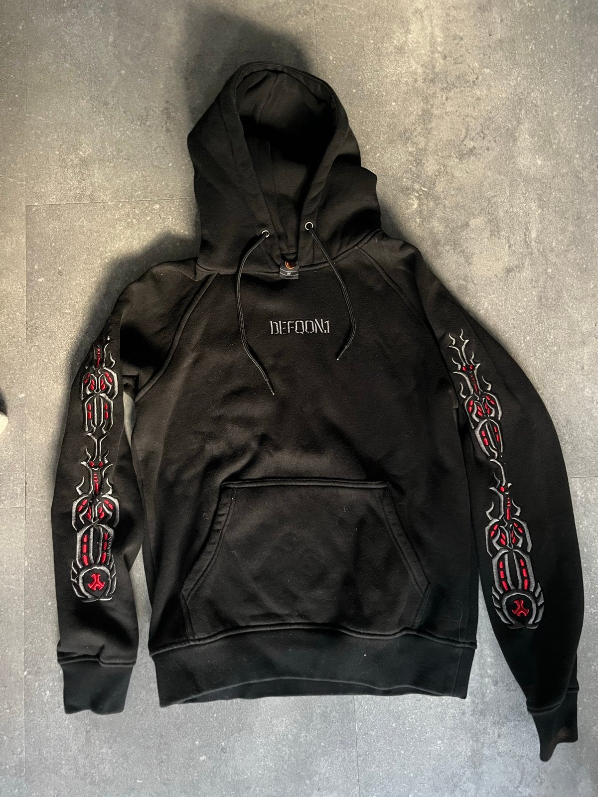Defqon.1 Hoodie Zwart met Rode Details, Ophalen of Verzenden, Zo goed als nieuw