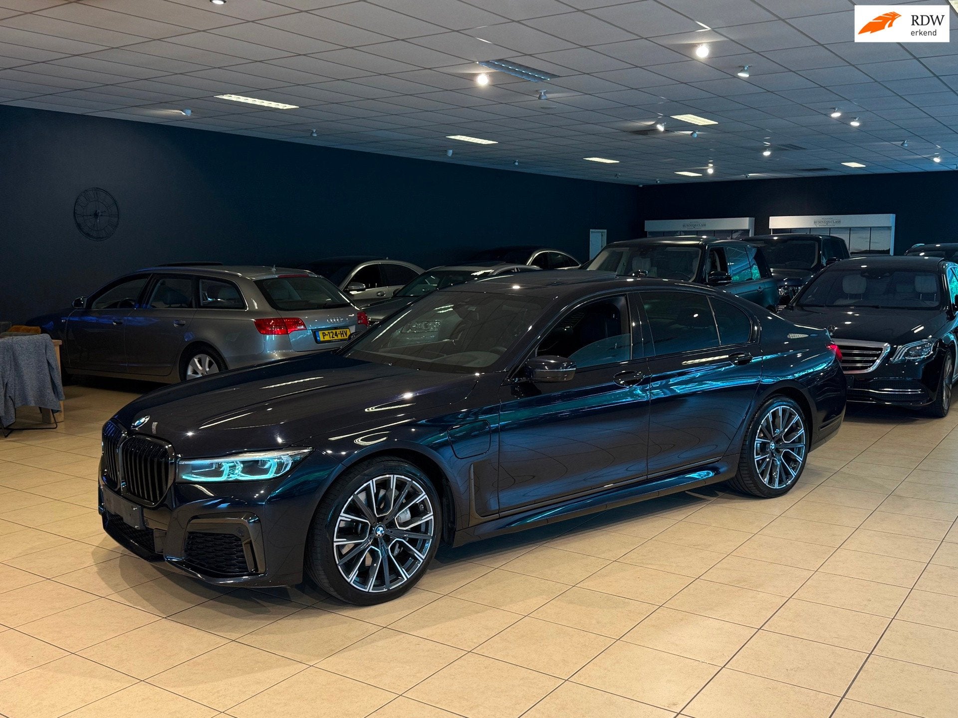 BMW 7-serie 745e M-Sport/Inclusief BTW/HUD/Schuifdak/360, Auto's, Automaat, Dealer onderhouden, Achterwielaandrijving, Gebruikt