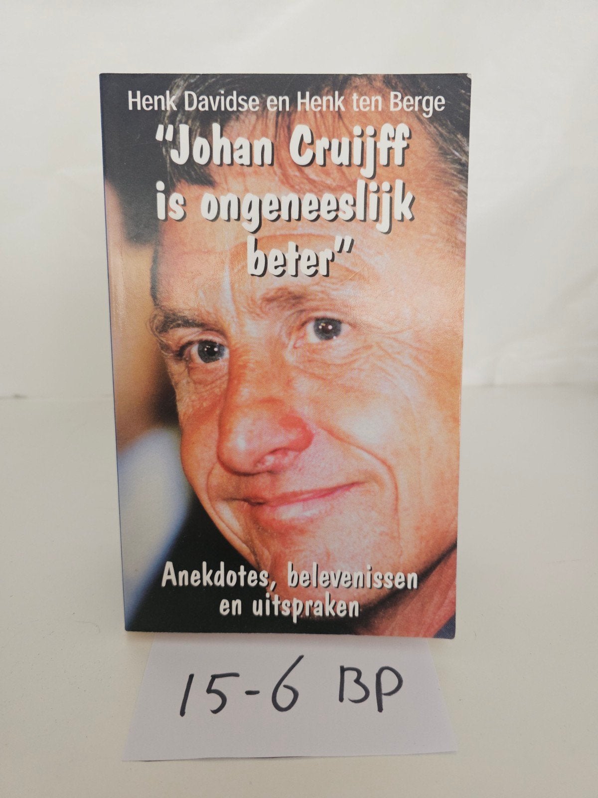 Johan Cruijff is ongeneeslijk beter - Anekdotes, Boeken, Ophalen of Verzenden, Gelezen, Henk Davidse en Henk ten Berge, Sport