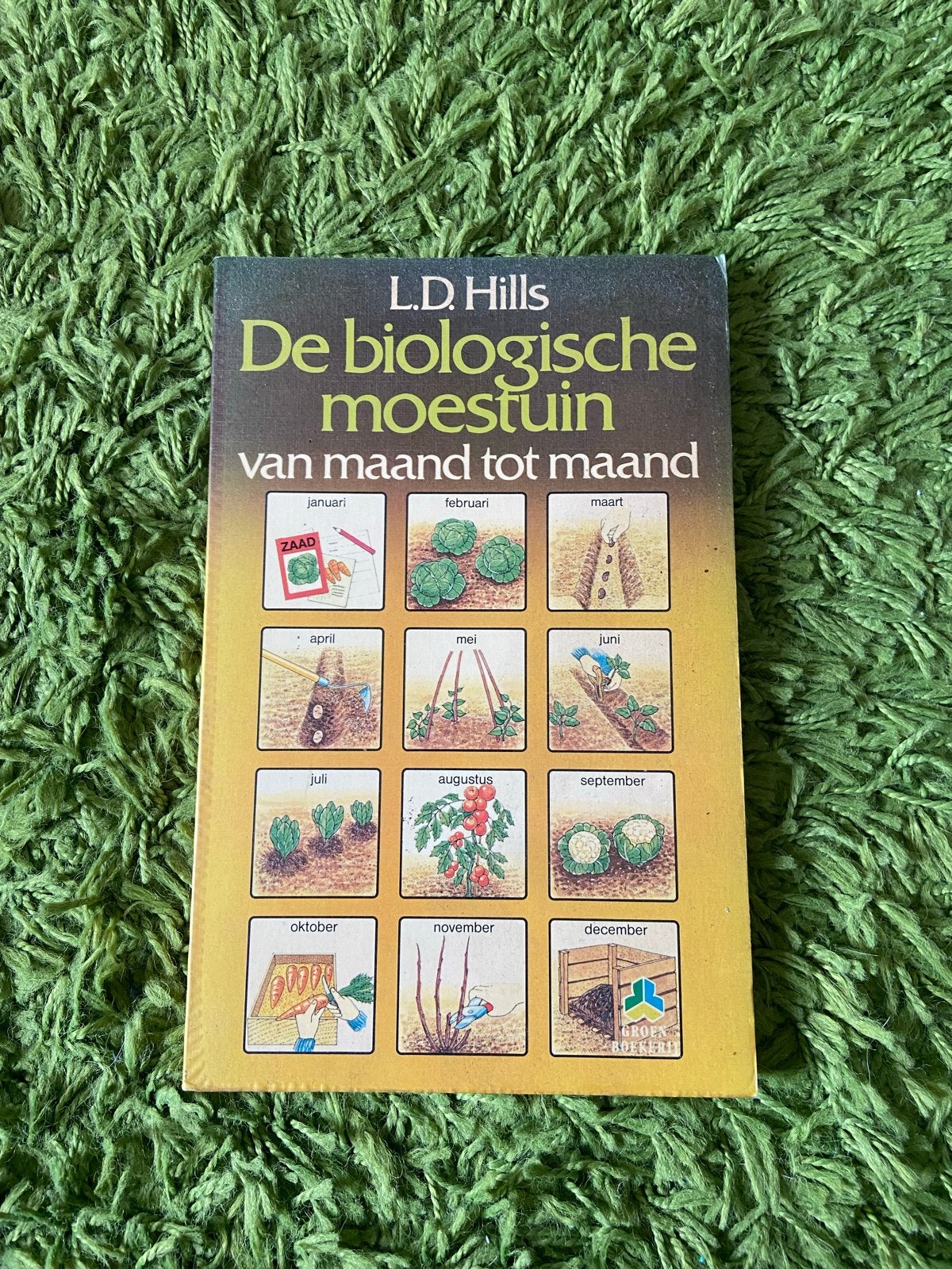 De biologische moestuin van maand tot maand - L.D. Hills, Boeken, Ophalen of Verzenden, Gelezen, Moestuin