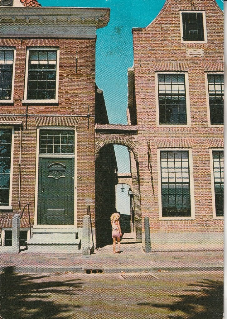 Blokzijl - Historische steeg met kind, Verzamelen, Ophalen of Verzenden, 1960 tot 1980, Gelopen, Overijssel