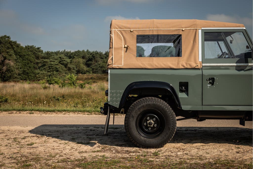 Land Rover Defender 90 benzine 2.5 gerestaureerd Wegenbelast, foto 12