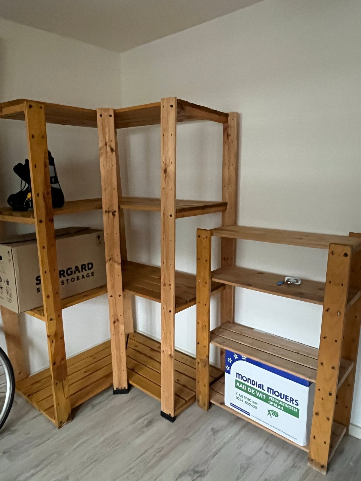 Gratis voor 13 sept! Houten en metalen stellingkasten, Ophalen, Gebruikt