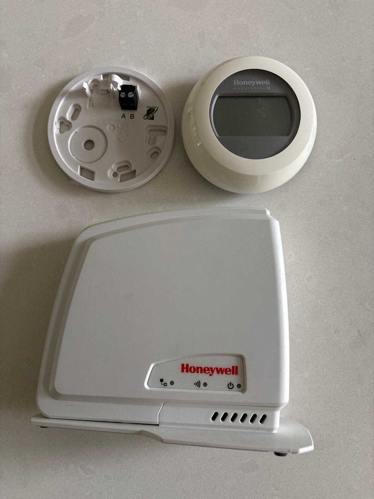 Honeywell Round Connected draadloze thermostaat met gateway, Ophalen of Verzenden, Slimme thermostaat, Gebruikt