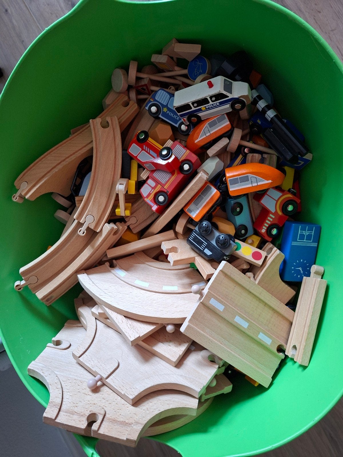 Grote set houten treinbaan, autoweg en voertuigen, Kinderen en Baby's, Speelgoed | Houten speelgoed, Ophalen of Verzenden, Zo goed als nieuw