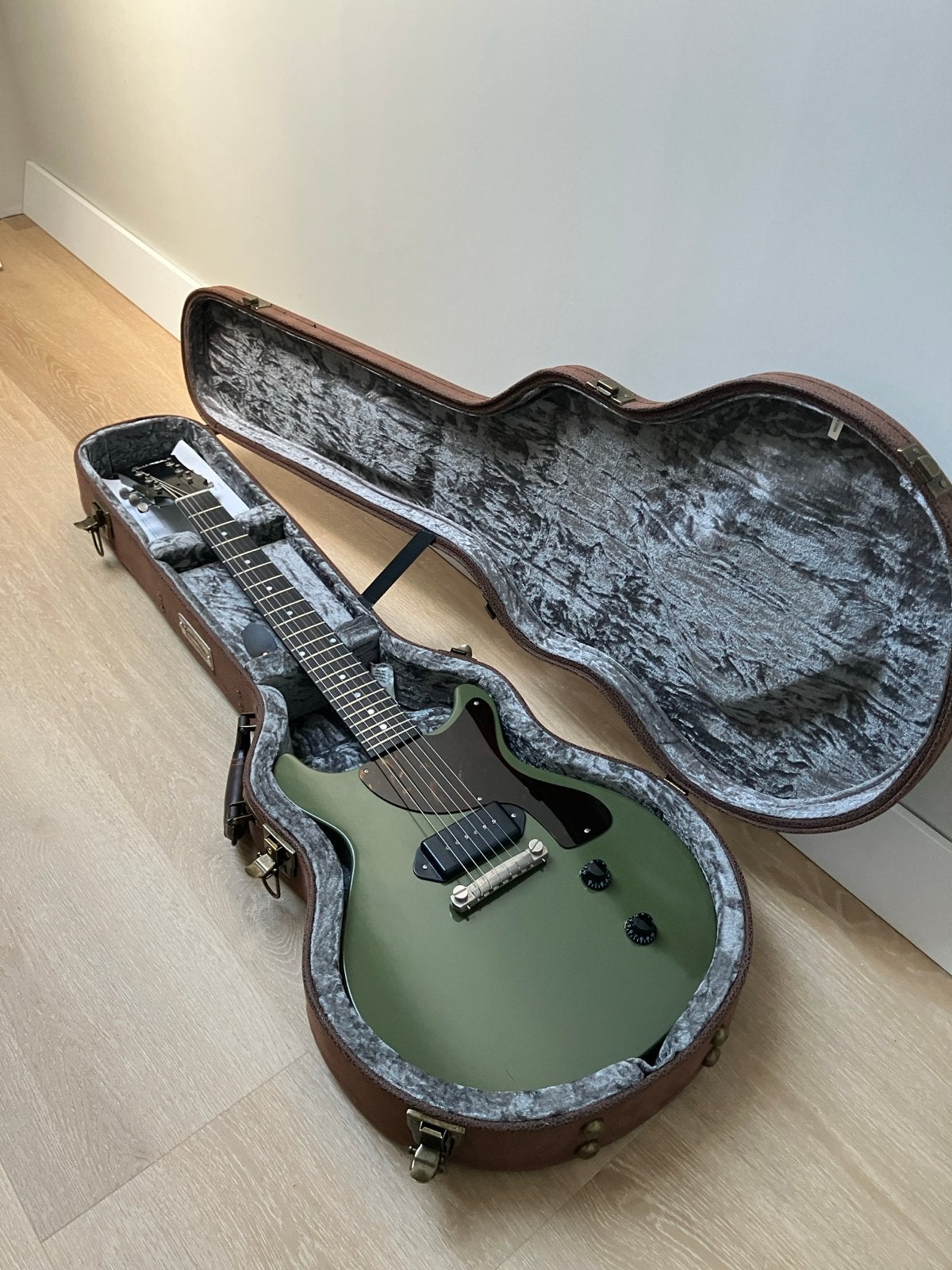 Eastman SB55DC/TV Olive Drab les paul junior, Muziek en Instrumenten, Ophalen of Verzenden, Zo goed als nieuw, Solid body, Overige merken