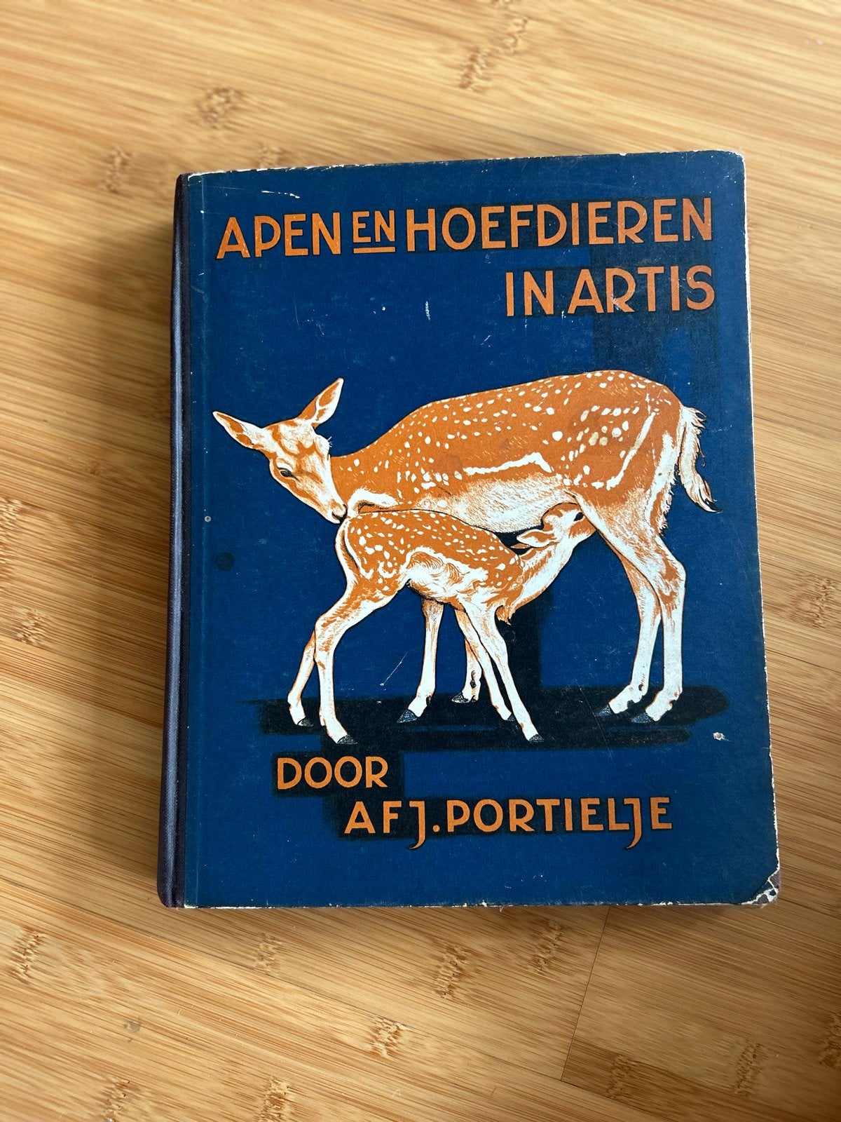 Verkade Album: Apen en Hoefdieren in Artis (1940), Verzamelen, Ophalen of Verzenden, Gebruikt, Wild dier, Overige typen