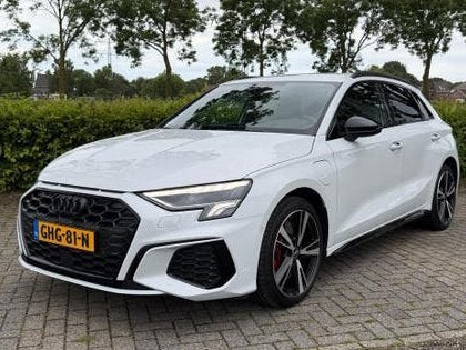 Audi A3 45 Tfsi e S Edition Competition 245pk S-tronic, 4 cilinders, Leder en Stof, Wit, Lichtsensor