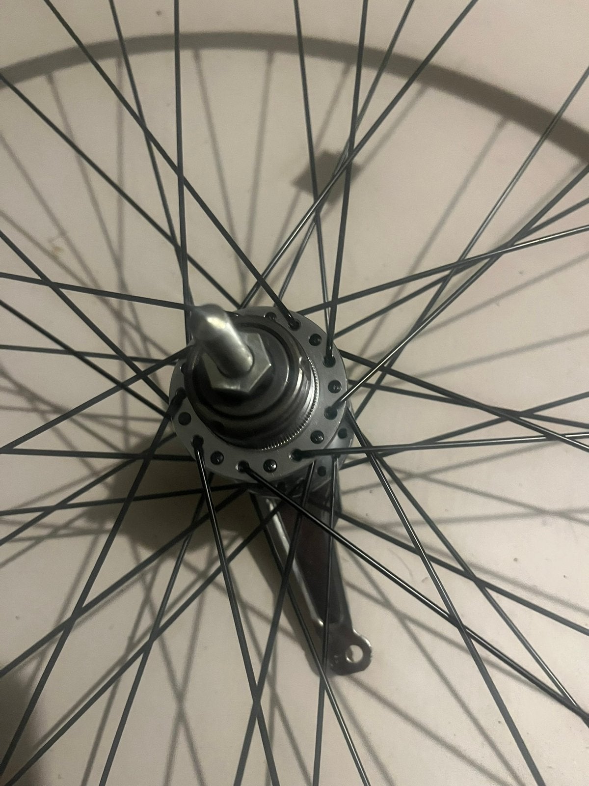 Foto 3 van Nieuw achterwiel fietswiel 28 inch. Terugtraprem