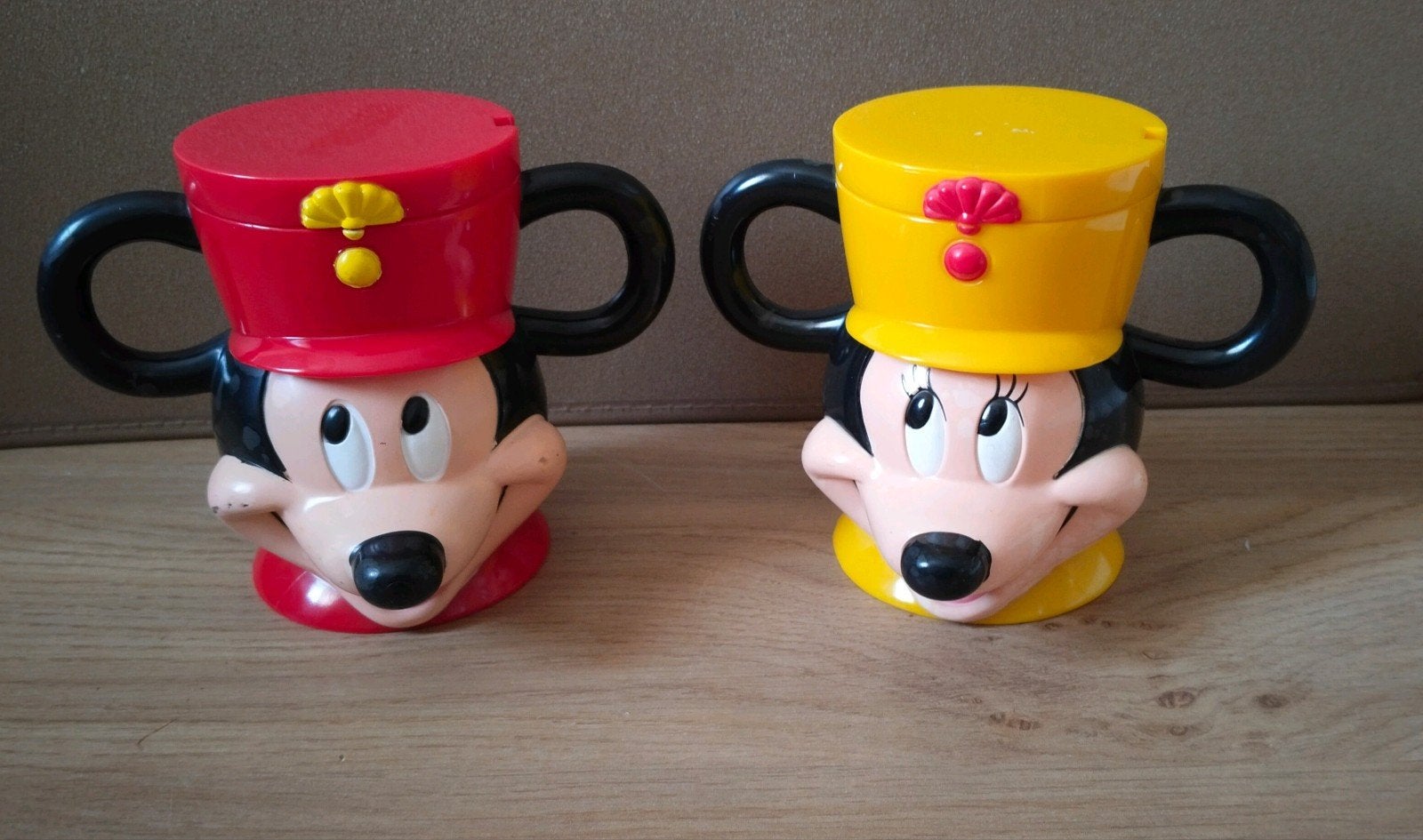 Disney On Ice Mickey & Minnie Mouse bekers, Verzenden, Mickey Mouse, Gebruikt, Servies