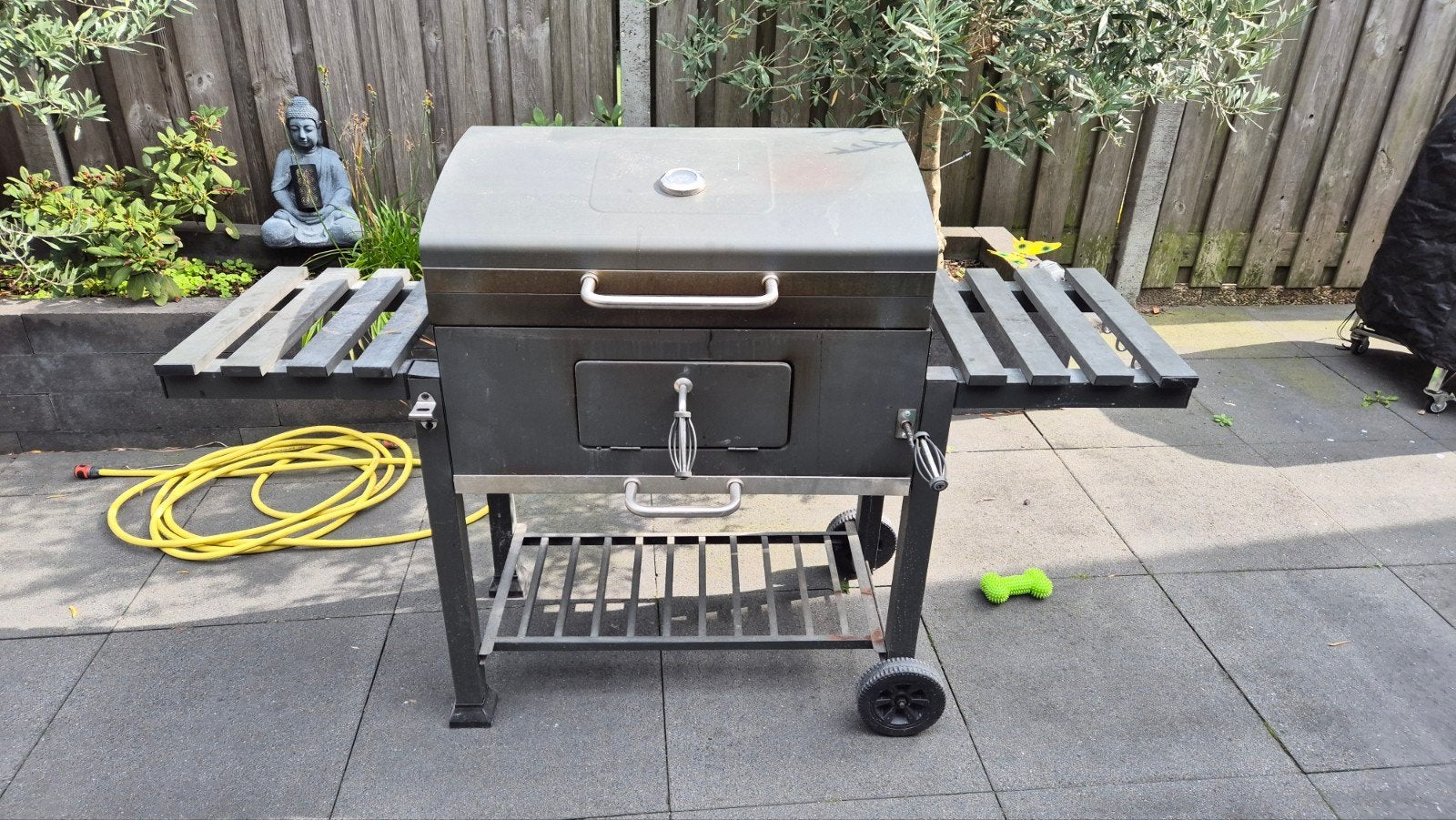 Gratis afhalen ! Grote Gebruikte Houtskoolbarbecue, Ophalen of Verzenden, Gebruikt