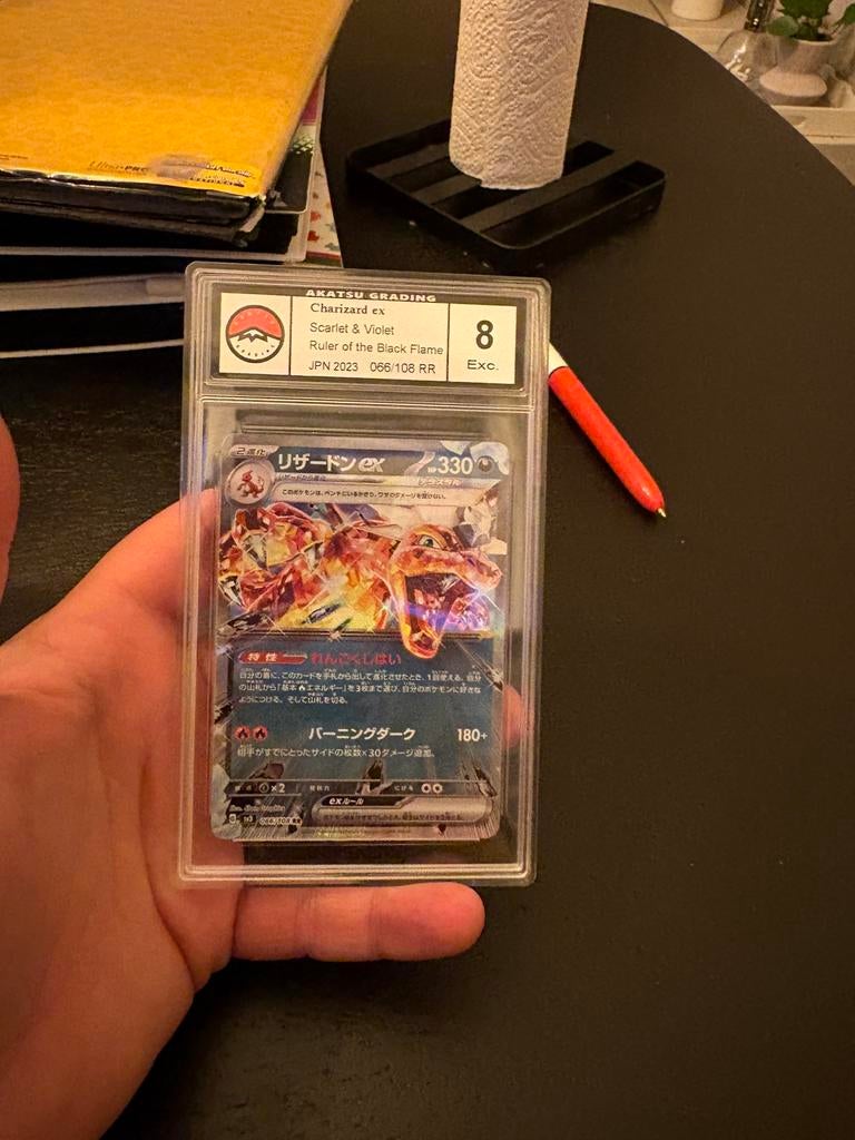 Charizard ex grade 8, Hobby en Vrije tijd, Verzamelkaartspellen | Pokémon, Zo goed als nieuw, Meerdere kaarten, Foil, Ophalen of Verzenden