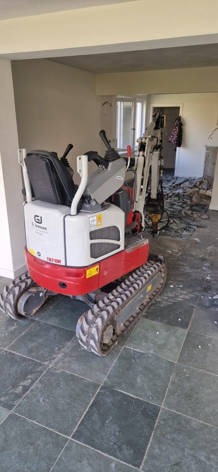 betrouwbare grond en sloopwerker, Sloopwerk binnen